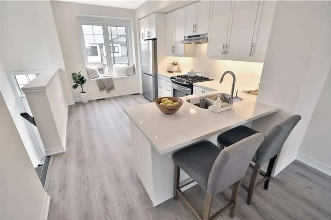 Kitchen window nook with bench seating